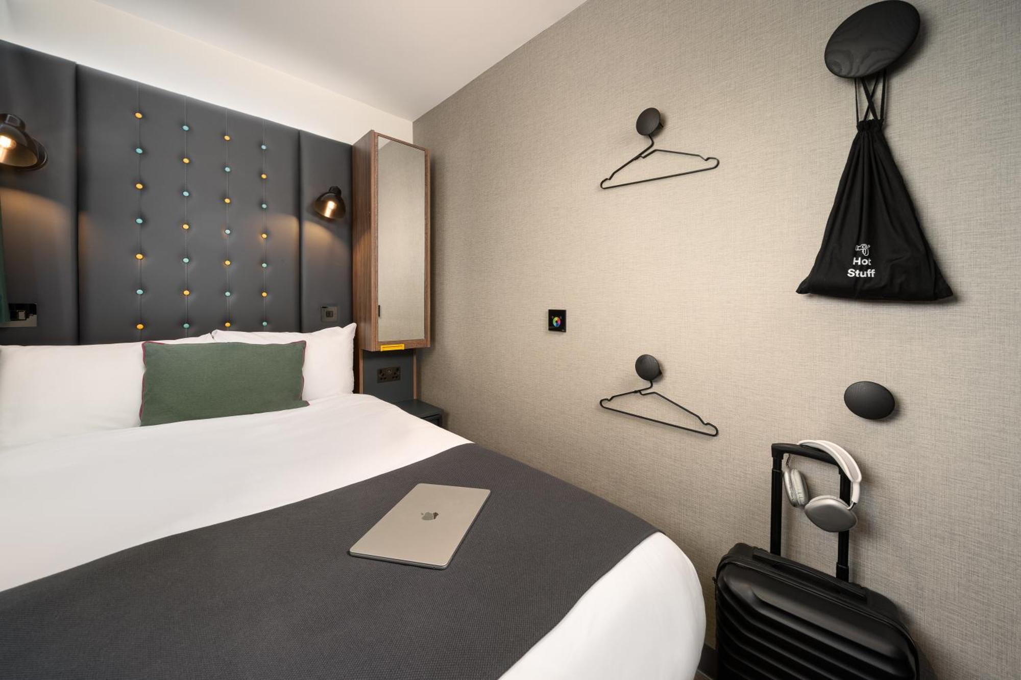 Cosy Double Room Window