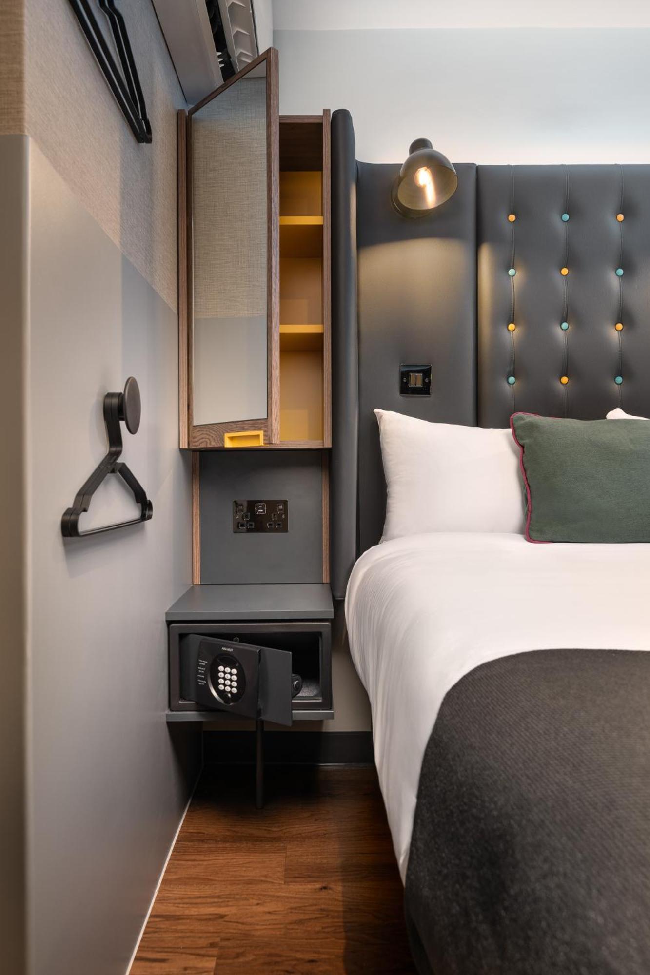 Cosy Double Room Window