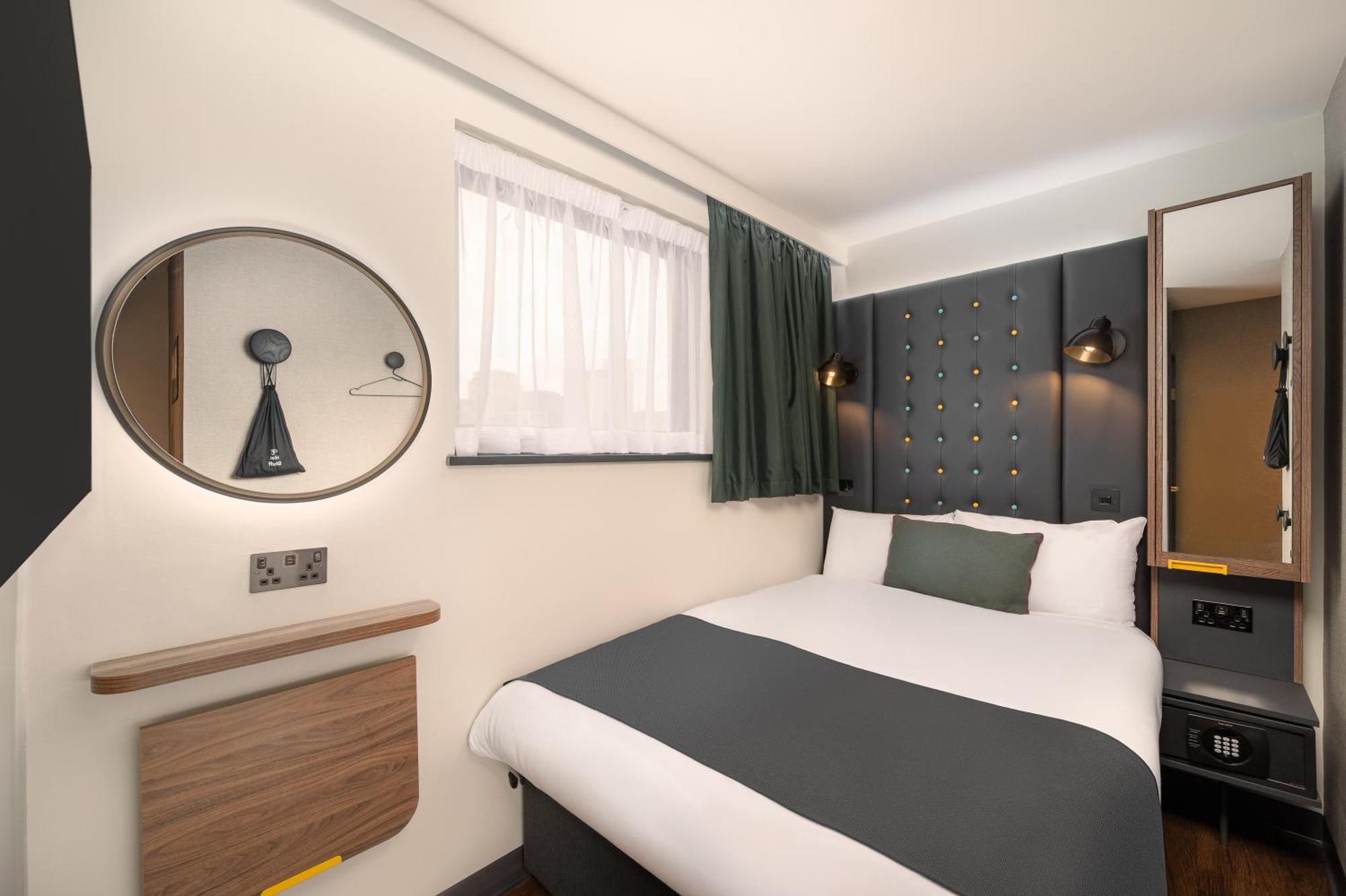 Cosy Double Room Window