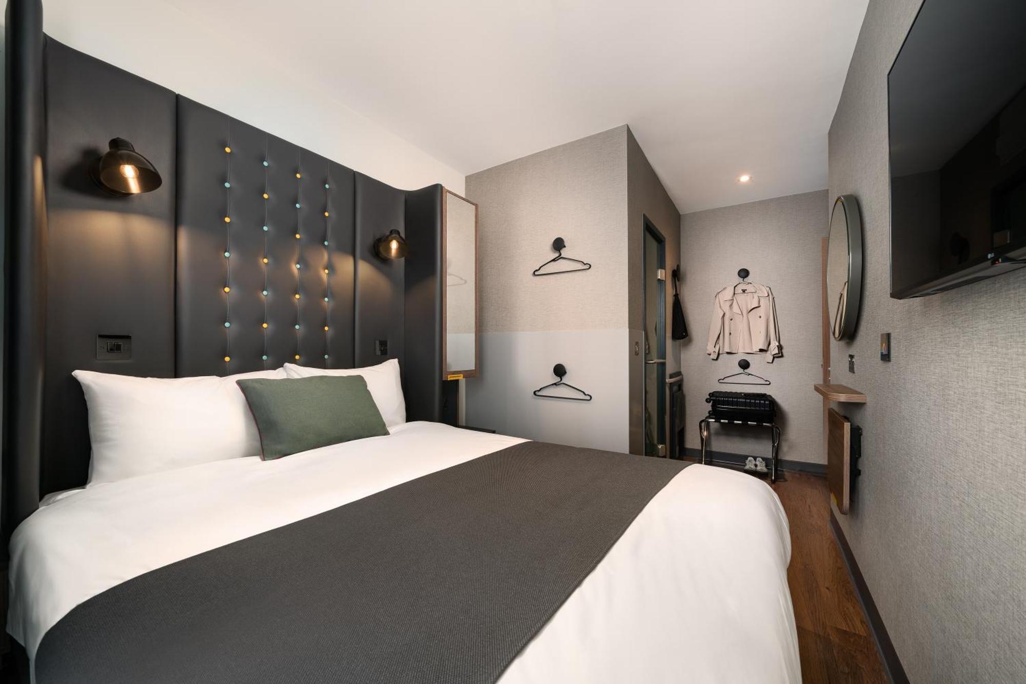 Cosy Double Room Window
